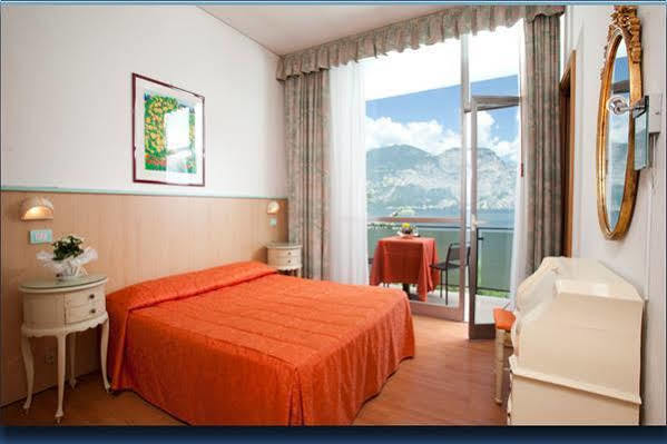 Hotel Residence Rely Brenzone sul Garda Zewnętrze zdjęcie